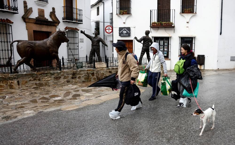 Власти Испании эвакуируют жителей из-за угрозы наводнения