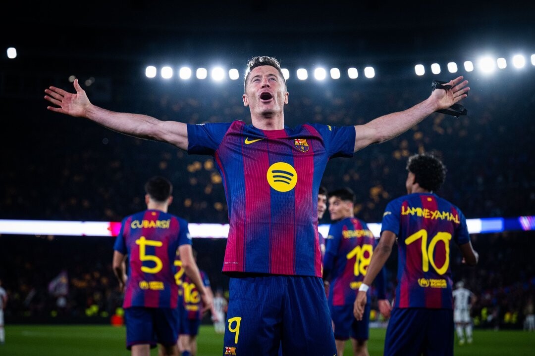 Barcelona Defeats Newcastle to Advance in Champions League