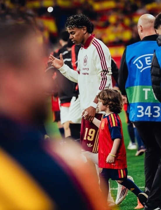 Spanish forward condemns Islamophobic fan chants