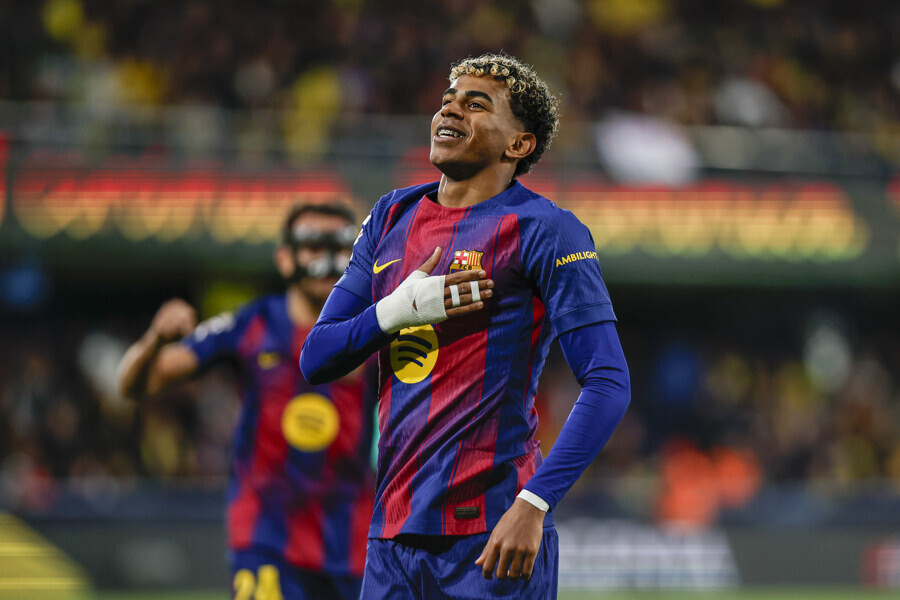 Atlético crushes Getafe, Barcelona leads