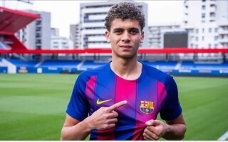 Barcelona Striker Returns to Egypt to Expedite Work Permit