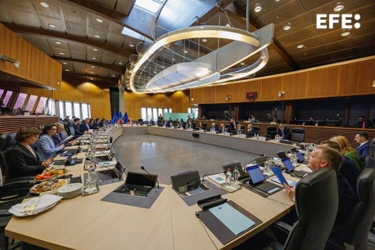 EU backs Spain amid Trump threats