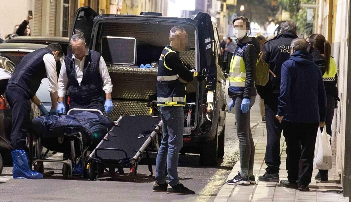 Man in Alicante Kills Wife and Then Himself