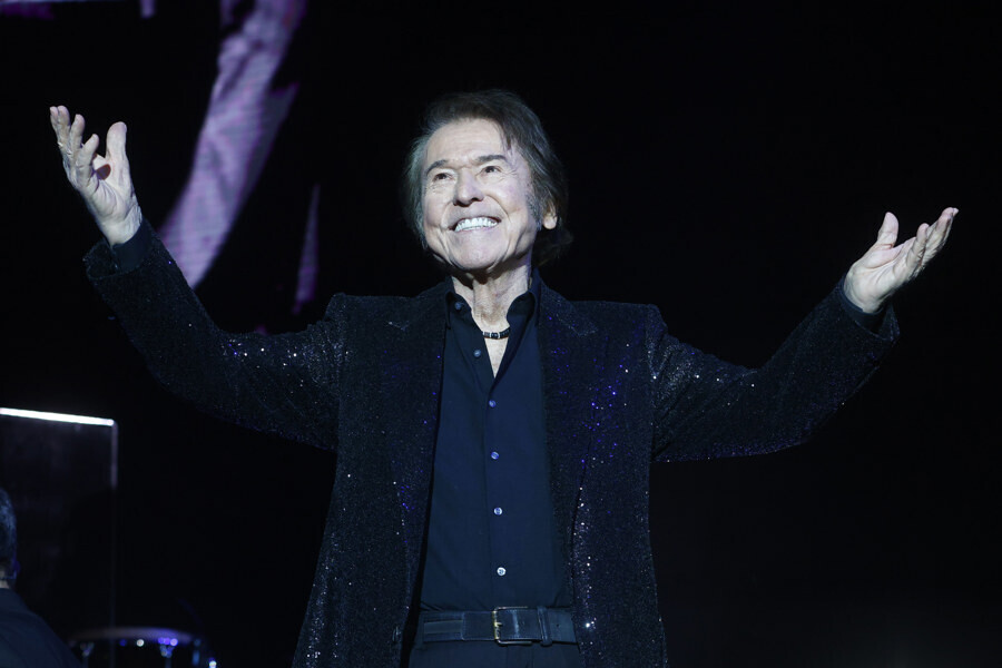 Raphael Returns to Barcelona Stage After Lymphoma Battle