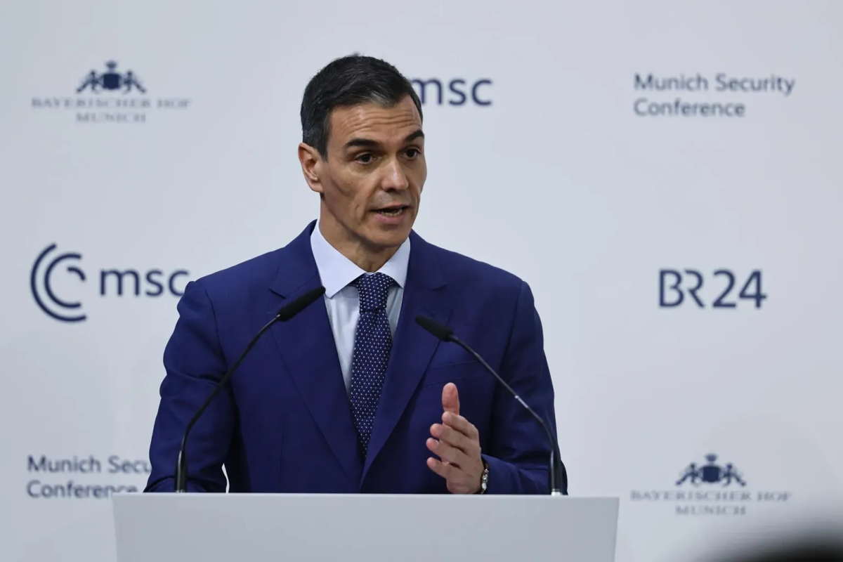 Sánchez calls nuclear rearmament a historical mistake