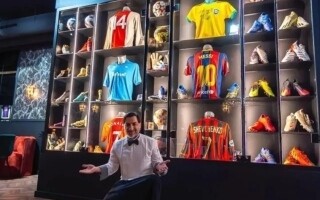 Barcelona's Famous Restaurant Puts Football Stars First
