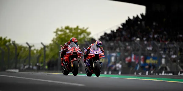 Маркес финиширует вторым на Гран При Ле-Ман в MotoGP, победу одерживает Мартин