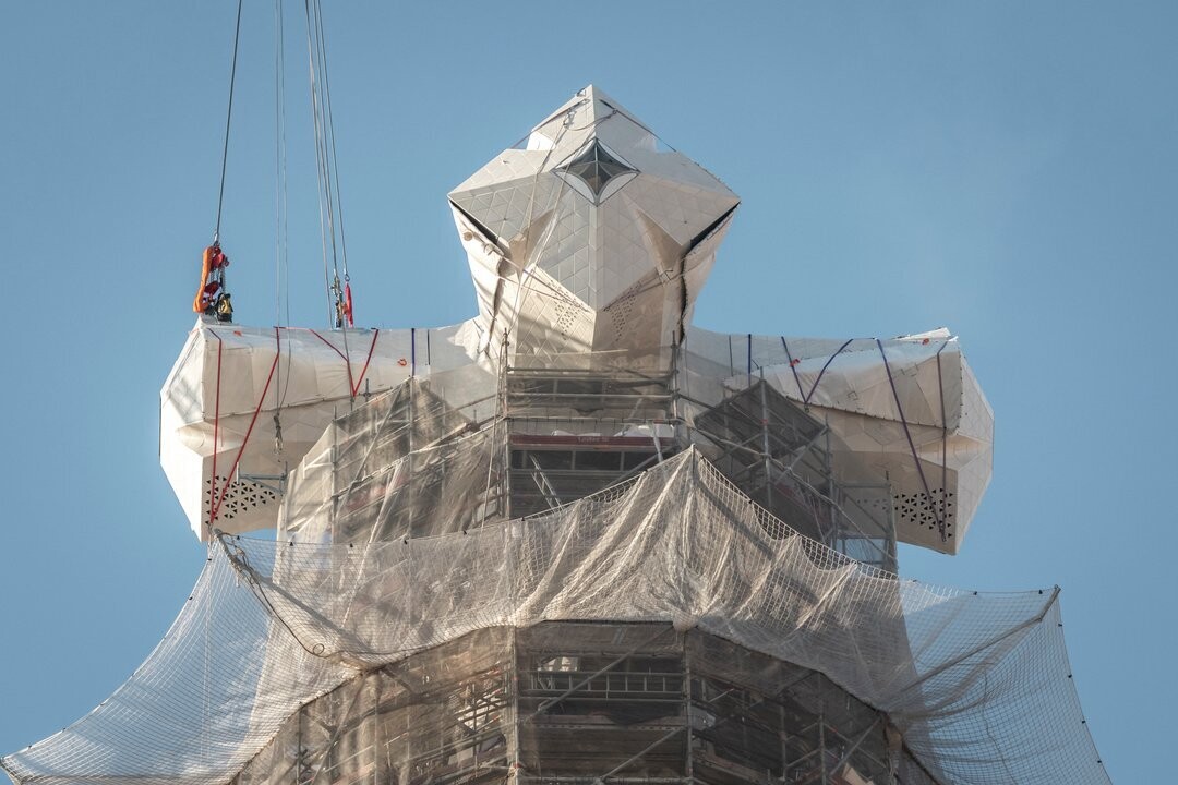 Sagrada Família Installs Final Cross on Jesus Christ Tower