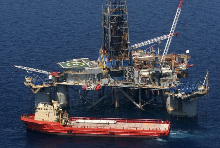 Gasoline prices in 2025 fell by 4% amid geopolitical tensions