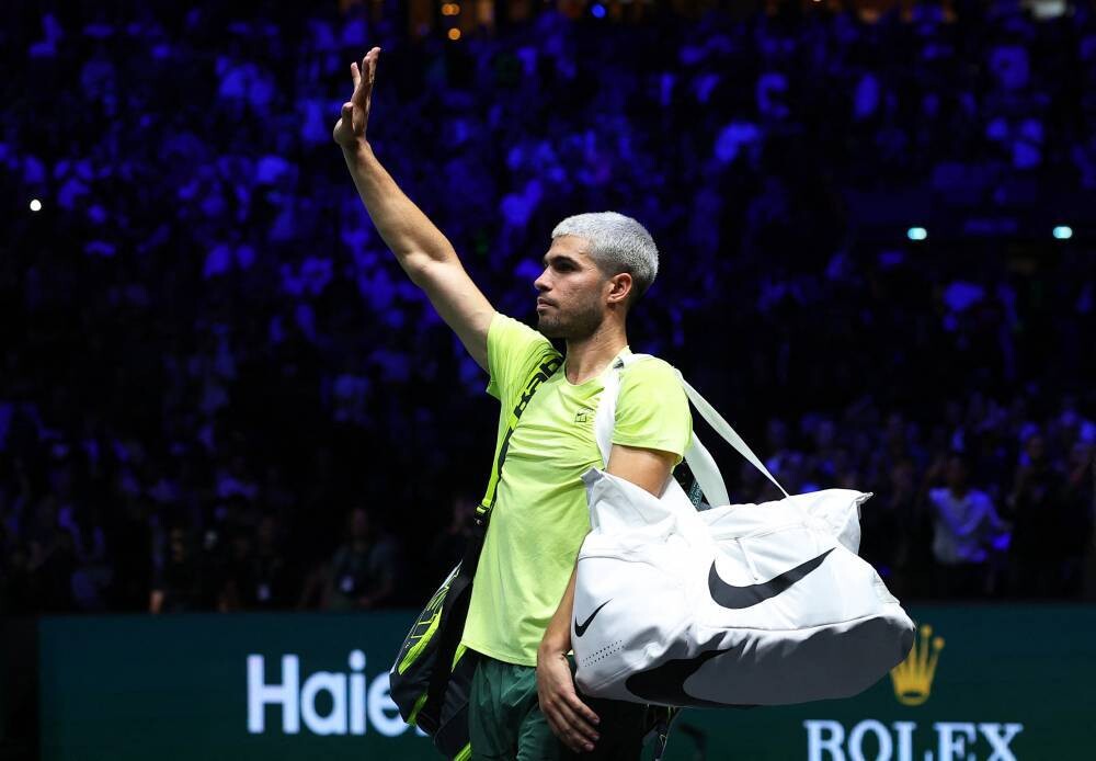 Алькараз проиграл в первом раунде Paris Masters