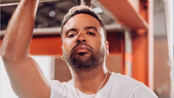 Singer Zion robbed of $2.5 million at Madrid airport