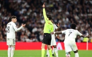 Valverde's Red Card: Controversial Decision in 'El Clásico'