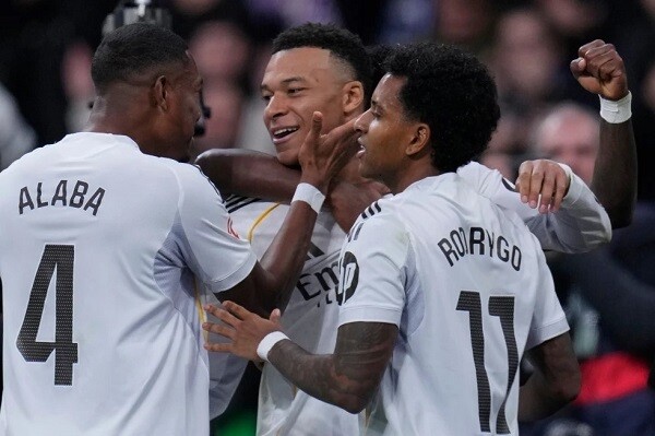 Real Madrid overcomes Rayo Vallecano 2-1