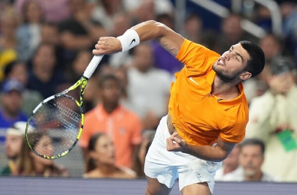 Alcaraz Aims for Australian Open Glory