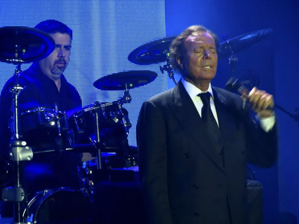 Julio Iglesias Sues Vice President Yolanda Díaz