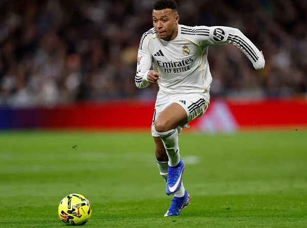 Mbappé to miss match due to knee injury