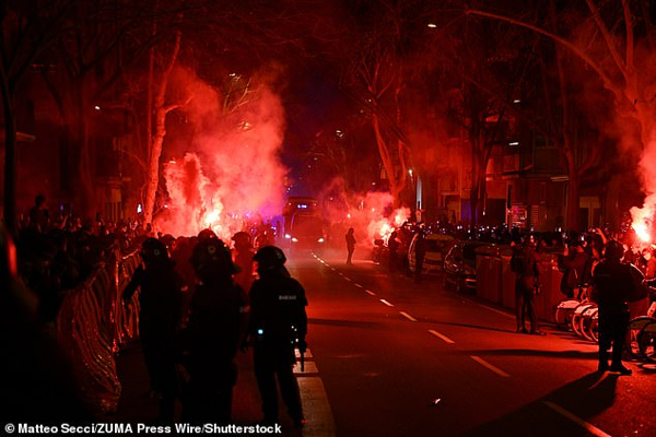 Barcelona Ultras Attack Atletico Bus Before Match