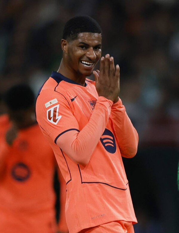 Barcelona defeat Real Betis to extend lead over Real Madrid