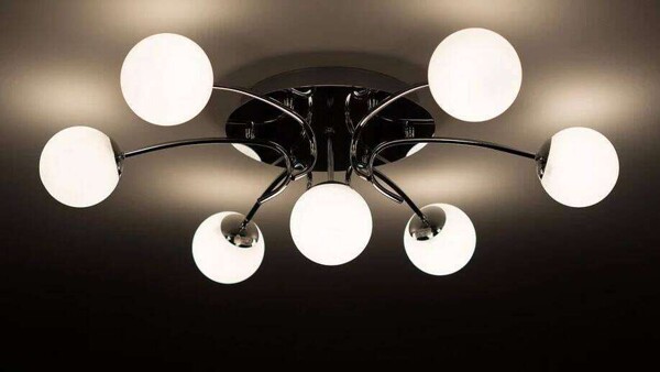 The New TikTok Trend: 'But the lamp looks weird'