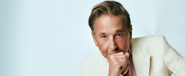 Ricardo Montaner, Evaluna, and Camilo perform together on Spanish TV