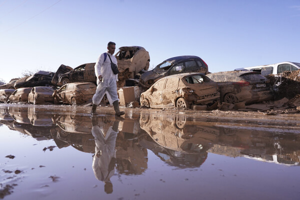 Carlos Mazón Defends Flood Management in Valencia