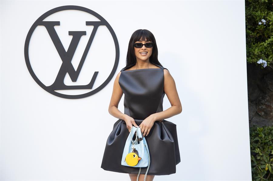 Знаменитости собрались в Барселоне на показ моды от Louis Vuitton